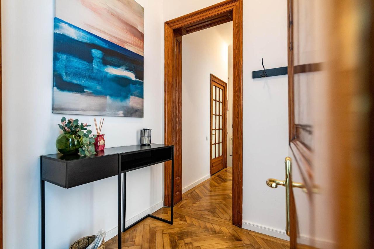 2Br Blue Cloud In The Centre Apartment Bucharest Luaran gambar
