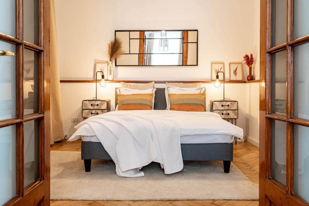 2Br Blue Cloud In The Centre Apartment Bucharest Luaran gambar